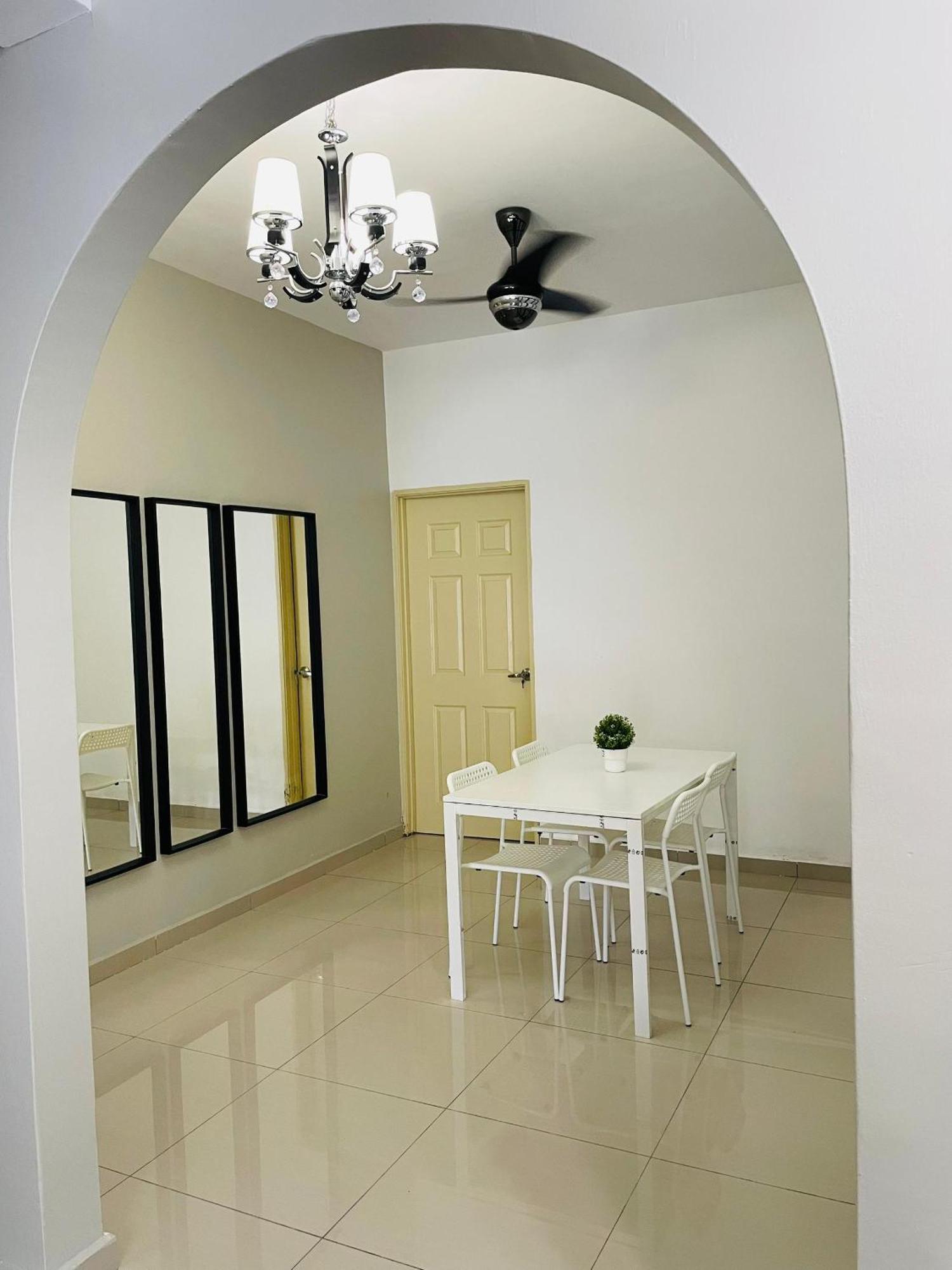 Nazirin Homestay No 27 Tmn Desa Manjung Lumut Exterior photo